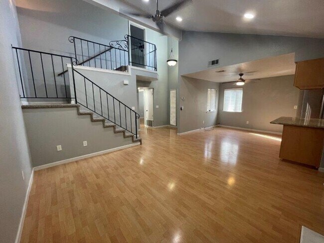 Foto del edificio - Gorgeous 3 Bedroom1/2 Plex in Elk Grove