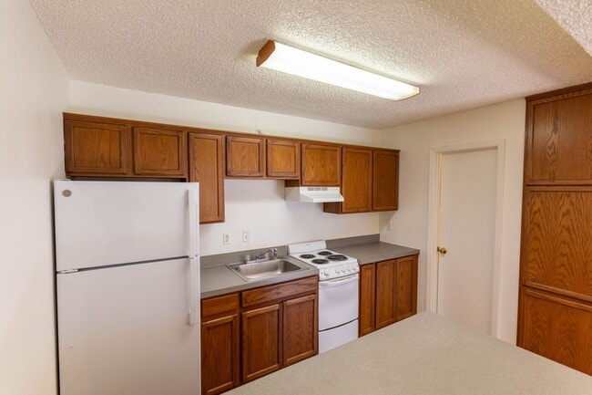 Building Photo - 4905 El Campo Ave