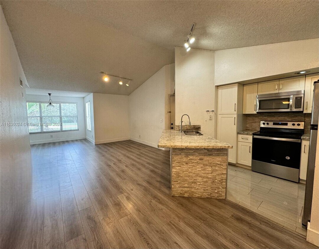 417 Vista Isles Dr Unit 2328, Plantation, FL 33325 Condo for Rent in