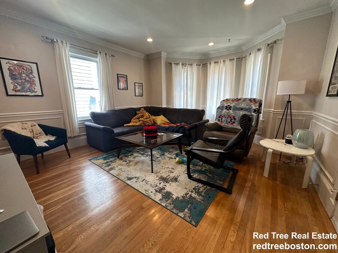 8 White Ave Unit 1, Chestnut Hill, MA 02467 Condo for Rent in