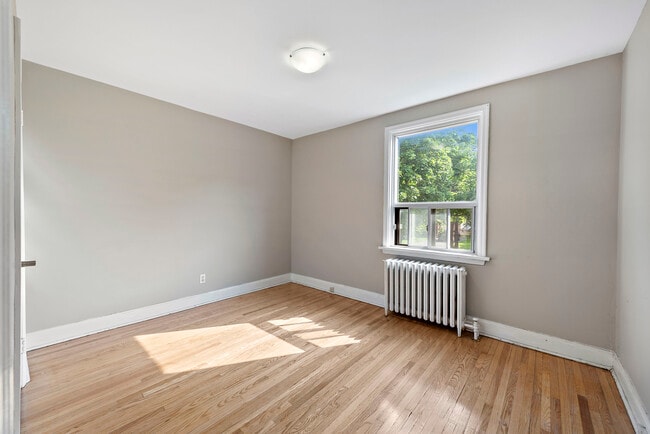 Building Photo - 19-23 Engelhart Cres,64-68 Harris Park Dr