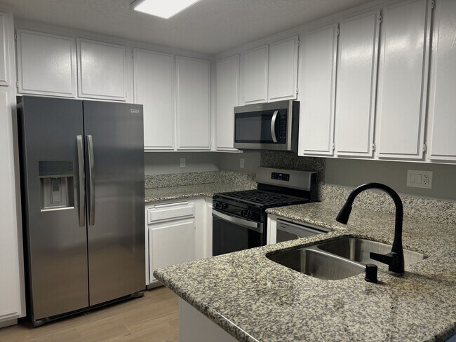Foto del edificio - Beachpoint Apartments