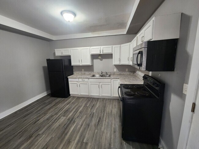 Foto del edificio - Large 4 bedroom house
