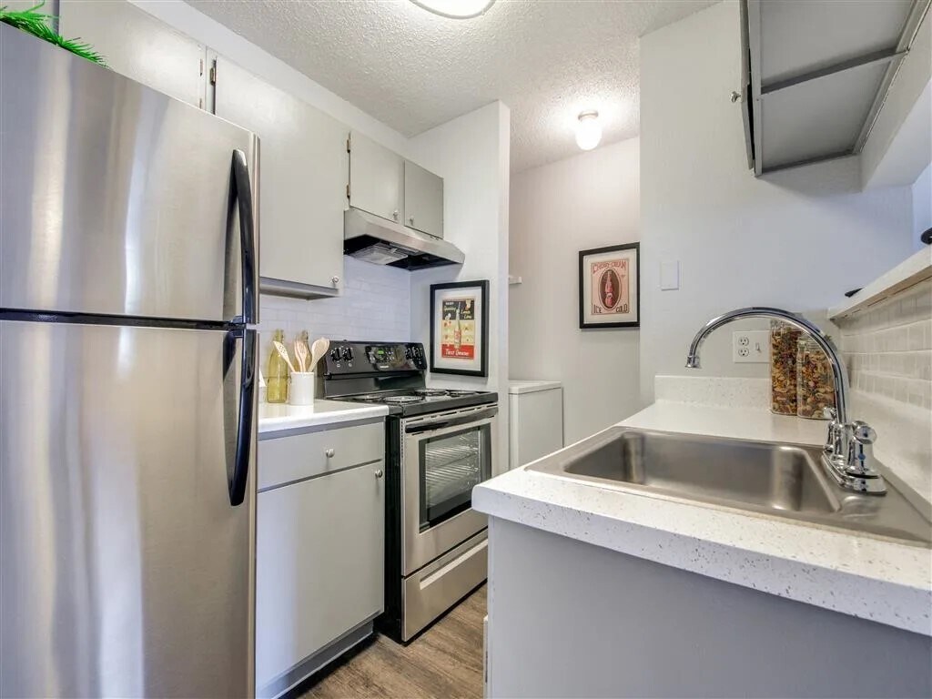 Foto principal - 7610 Cameron Rd