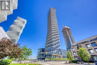 Building Photo - 448 Burnhamthorpe Rd W