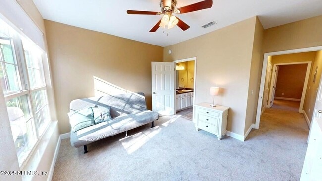 Building Photo - 13703 Richmond Park Dr N