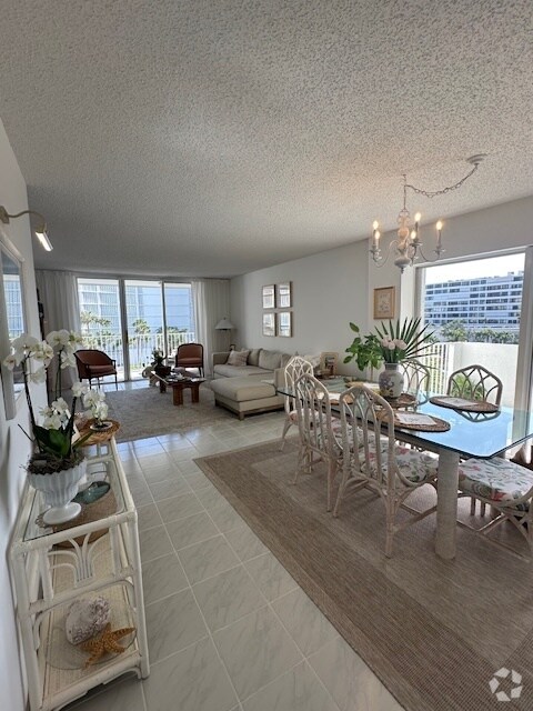 Light & Bright Apartment - 3580 S Ocean Blvd
