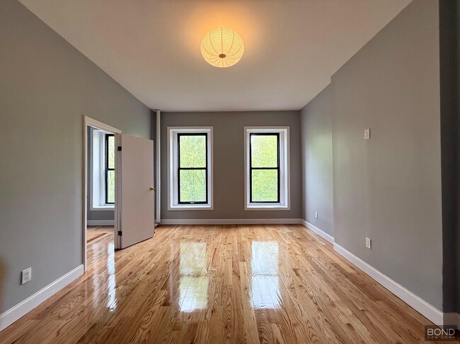 1.5 Bedroom + Private Outdoor Space - 1.5 Bedroom + Private Outdoor Space Townhome