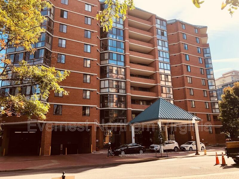 Primary Photo - 1001 N Randolph St