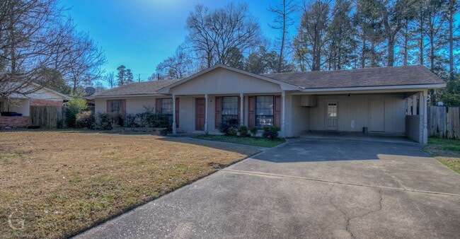 Building Photo - 4 bedroom 2.5 bathroom **$300 OFF 1ST MONTH