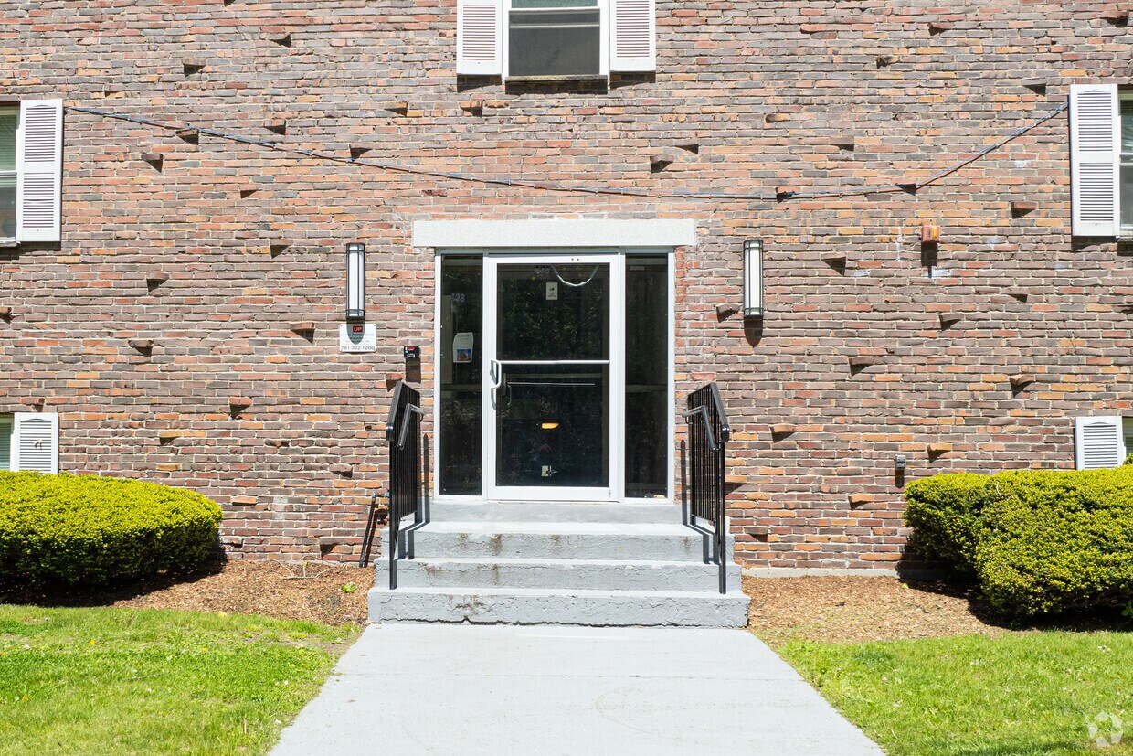 entrance - 438 Broadway