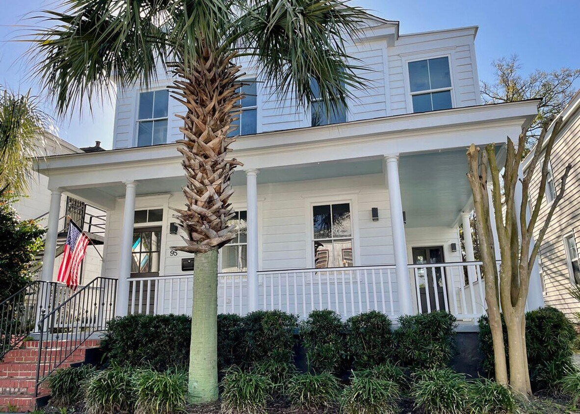 Primary Photo - Available Now! Stunningly Remodeled 3 BR/2...