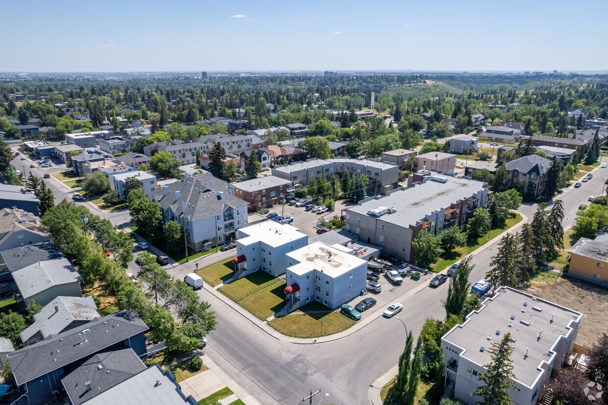 Aerial Photo - 1613 34 Av SW