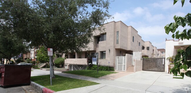 Foto del edificio - 1121 Thompson Ave