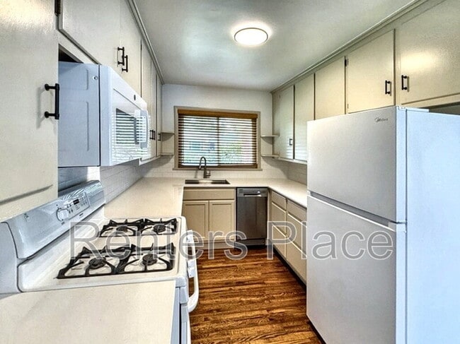 Building Photo - 1506 E 54th St