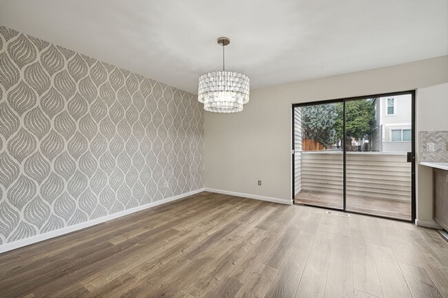Building Photo - Beautifully updated Townhome! 4 bed 2.5 bath in Washington Virginia Vale!