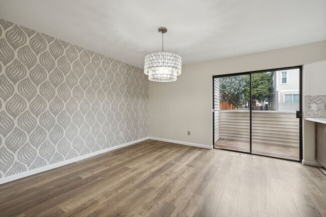 Foto del edificio - Beautifully updated Townhome! 4 bed 2.5 bath in Washington Virginia Vale!