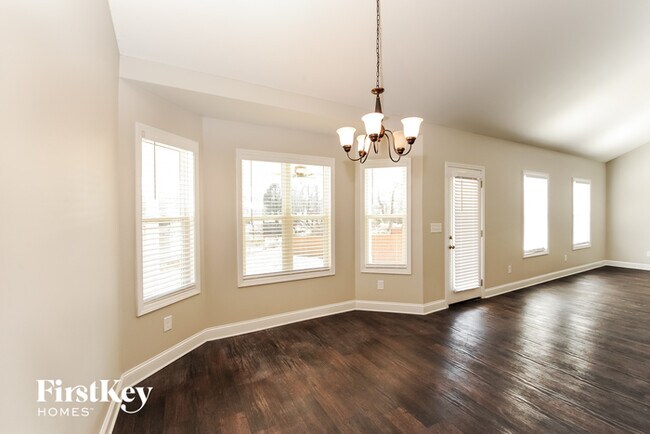 Building Photo - 2864 Oak Springs Dr
