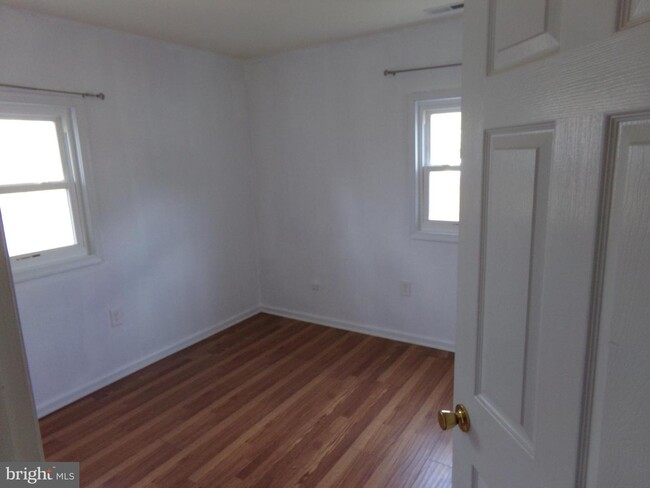 Building Photo - 12 Kelsonville Rd