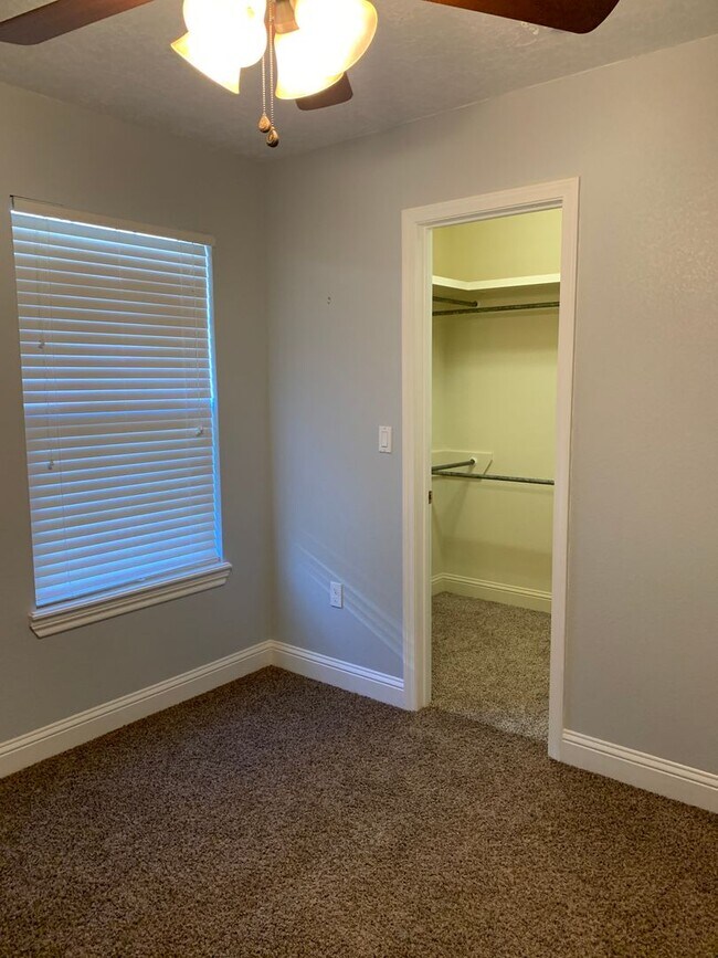 Building Photo - 2225 Jadyn Ln