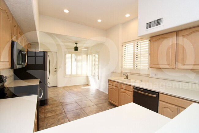 Building Photo - 970 E Chilton Dr