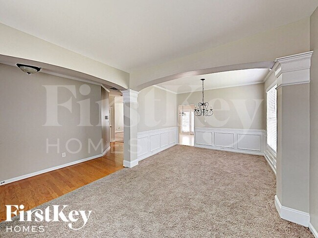 Foto del edificio - 5705 Lindley Crescent Dr