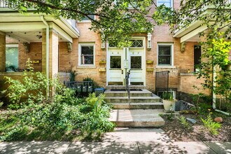 Building Photo - 322 E Cedar Ave