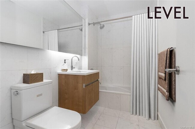 Foto del edificio - 11-25-25 45th Ave