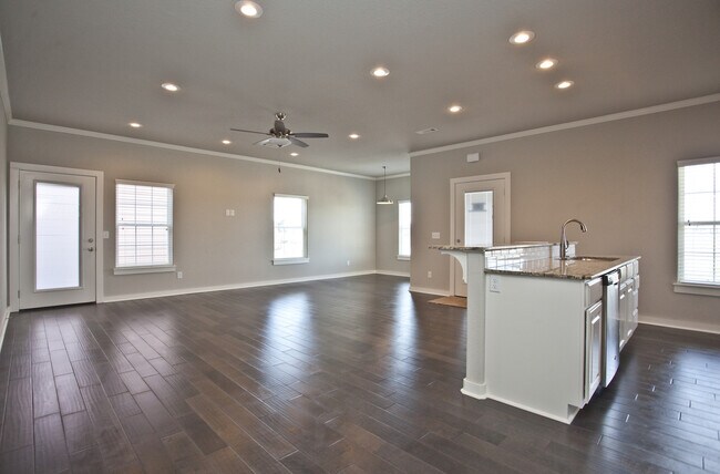 Building Photo - ***3811 SW Peachwood Drive***