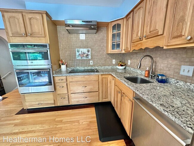 Building Photo - 3 br, 2.5 bath House - 103 Staunton Court