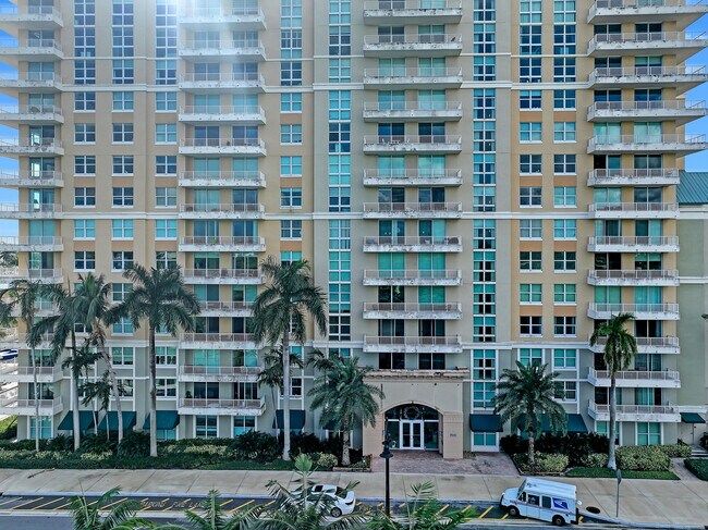 Building Photo - 700 E Boynton Beach Blvd