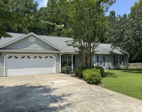 Building Photo - 105 Farina Dr