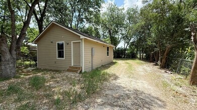 Building Photo - 520 W Mayfield Blvd