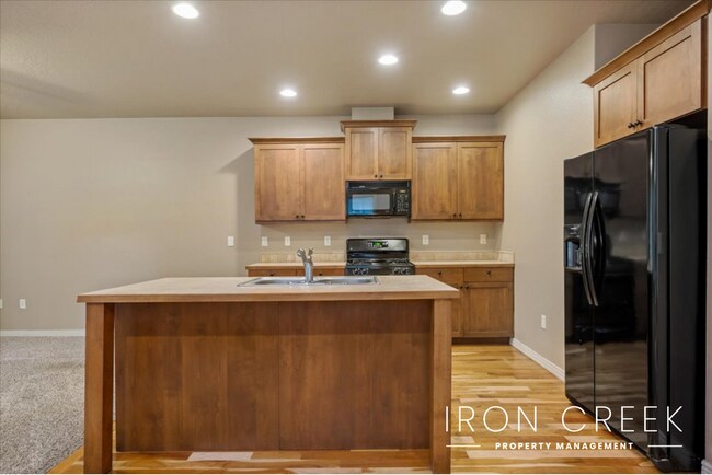 Foto del edificio - AVAILABLE JUNE 16