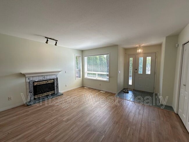 Building Photo - 1160 Kneller Ct
