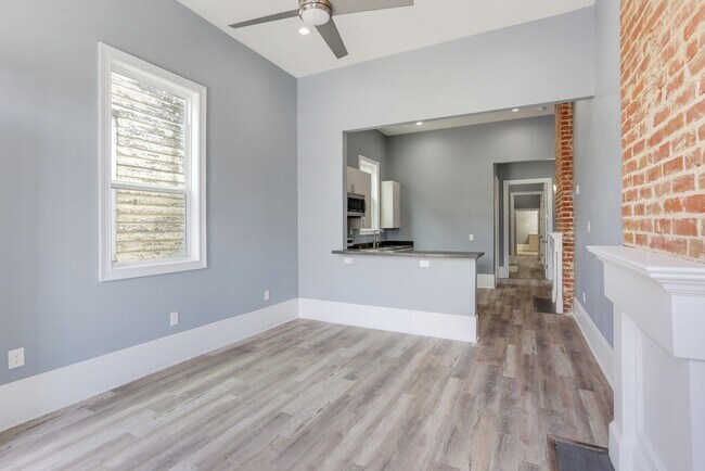Building Photo - 2BD/2BA in Central City