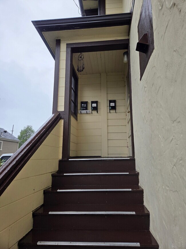 Camino de entrada - 950 14th St