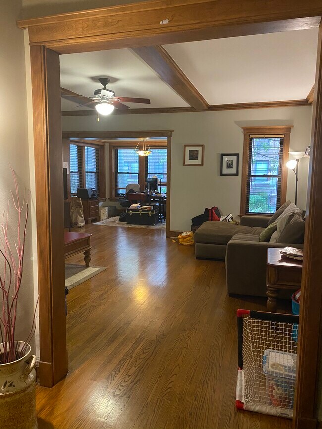 Livingroom/sunroom - 917 W Margate Ter
