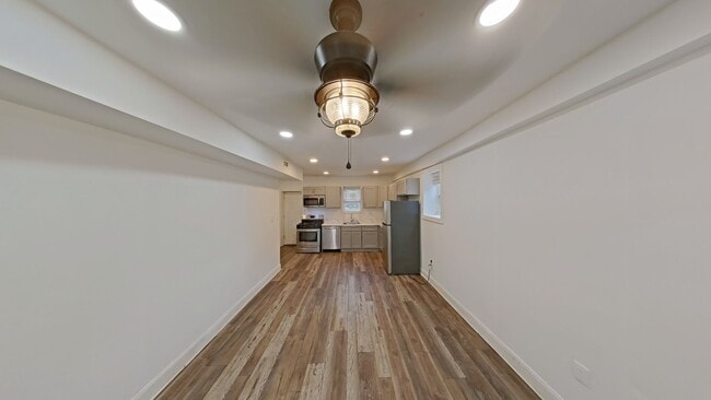 Photo - 610 E 9th St Apartment