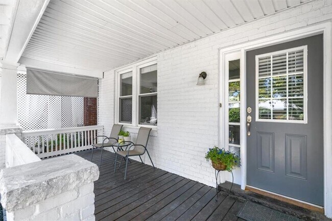 Building Photo - Quintessential Northside House