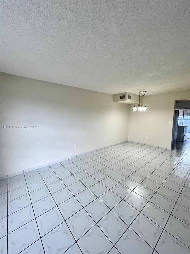 Foto del edificio - 7211 W 24th Ave