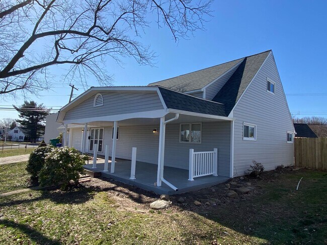 Building Photo - Beautiful fully renovated 4 beds 2 bath Ho...