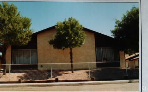 Building Photo - 404 E Williams St