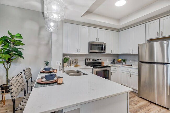 Charlotte Commons Apartments Kitchen - Charlotte Commons