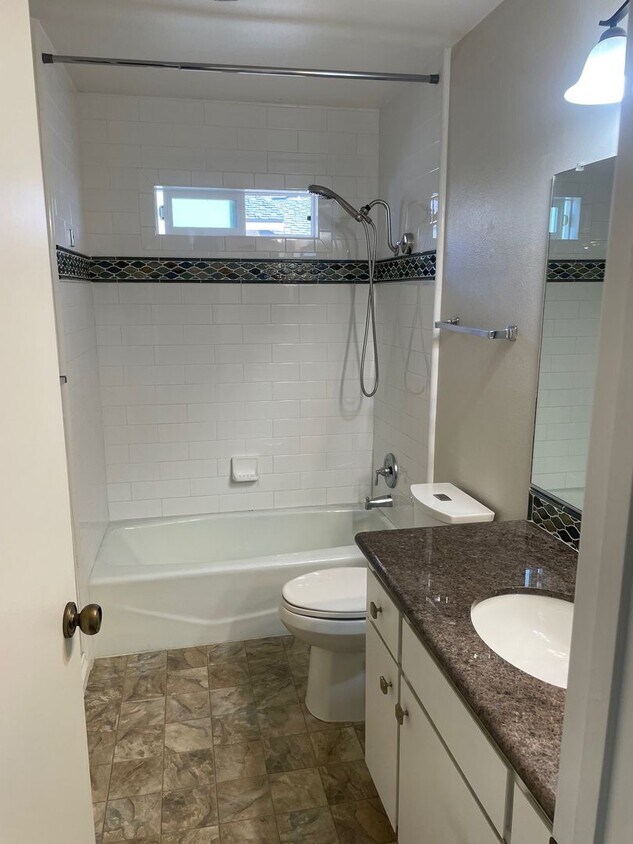 Foto del edificio - Charming two bedroom condo in downtown Mor...