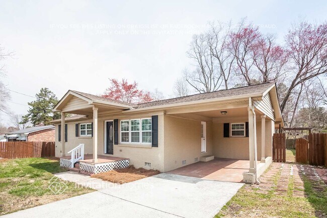 Building Photo - 521 S Little Texas Rd