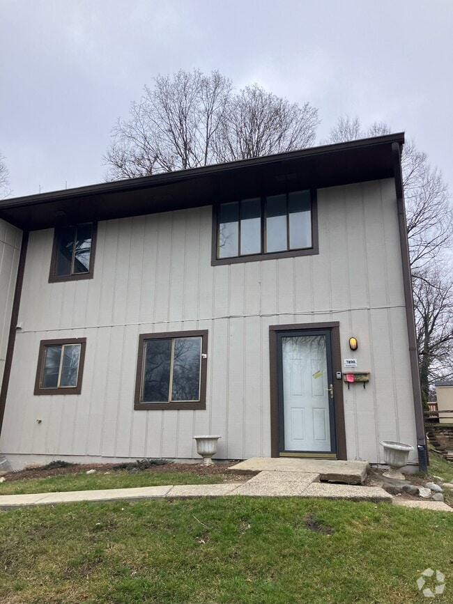 Benjamin Square Apartments for Rent with a Swimming Pool Indianapolis