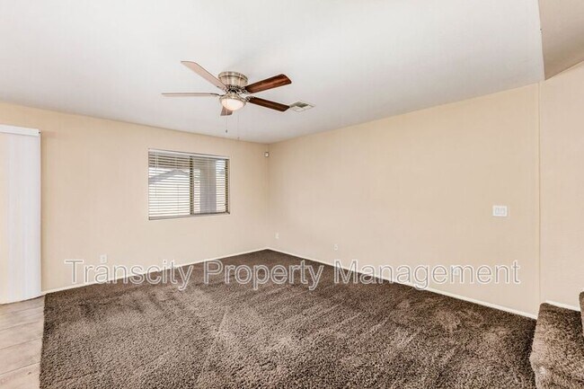 Foto del edificio - 40010 W Thornberry Ln