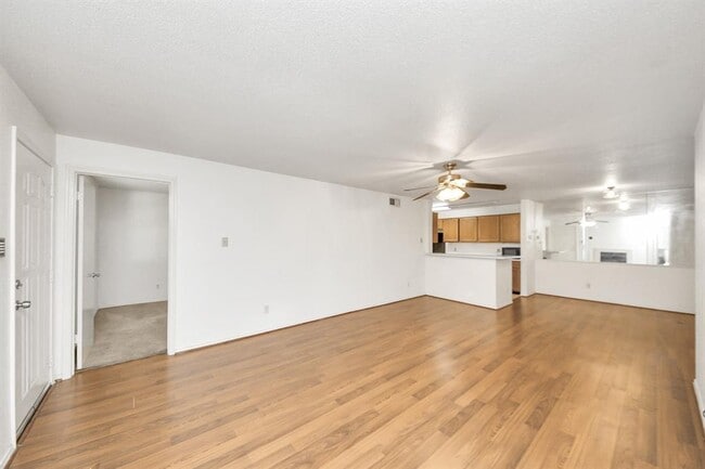 Building Photo - 10757 Braes Bend Dr