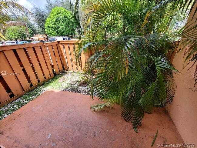 Building Photo - 7140 Fairway Dr